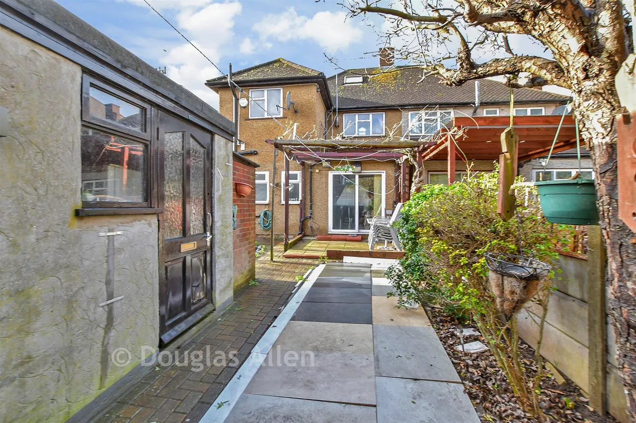 Chadwell Heath Lane, Chadwell Heath, RM6, photo 7