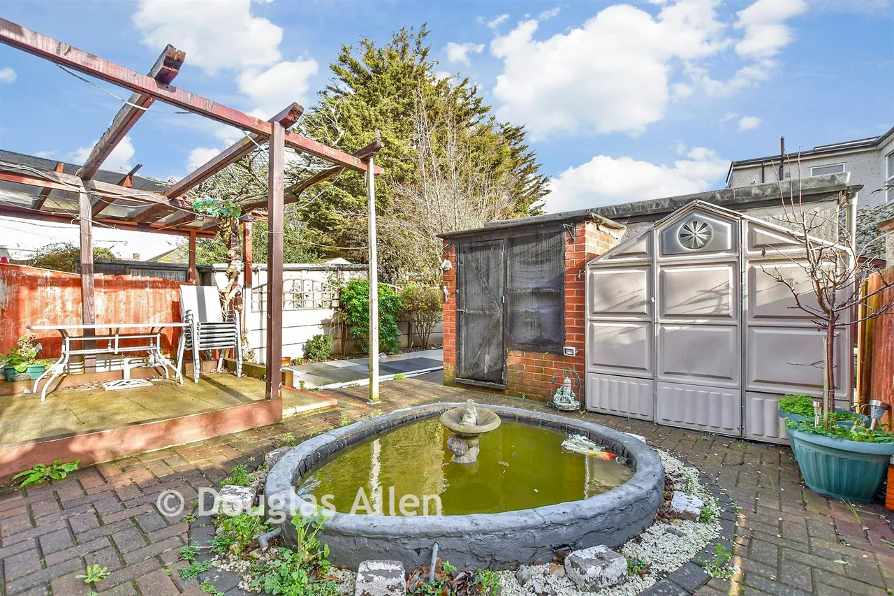 Chadwell Heath Lane, Chadwell Heath, RM6, photo 14