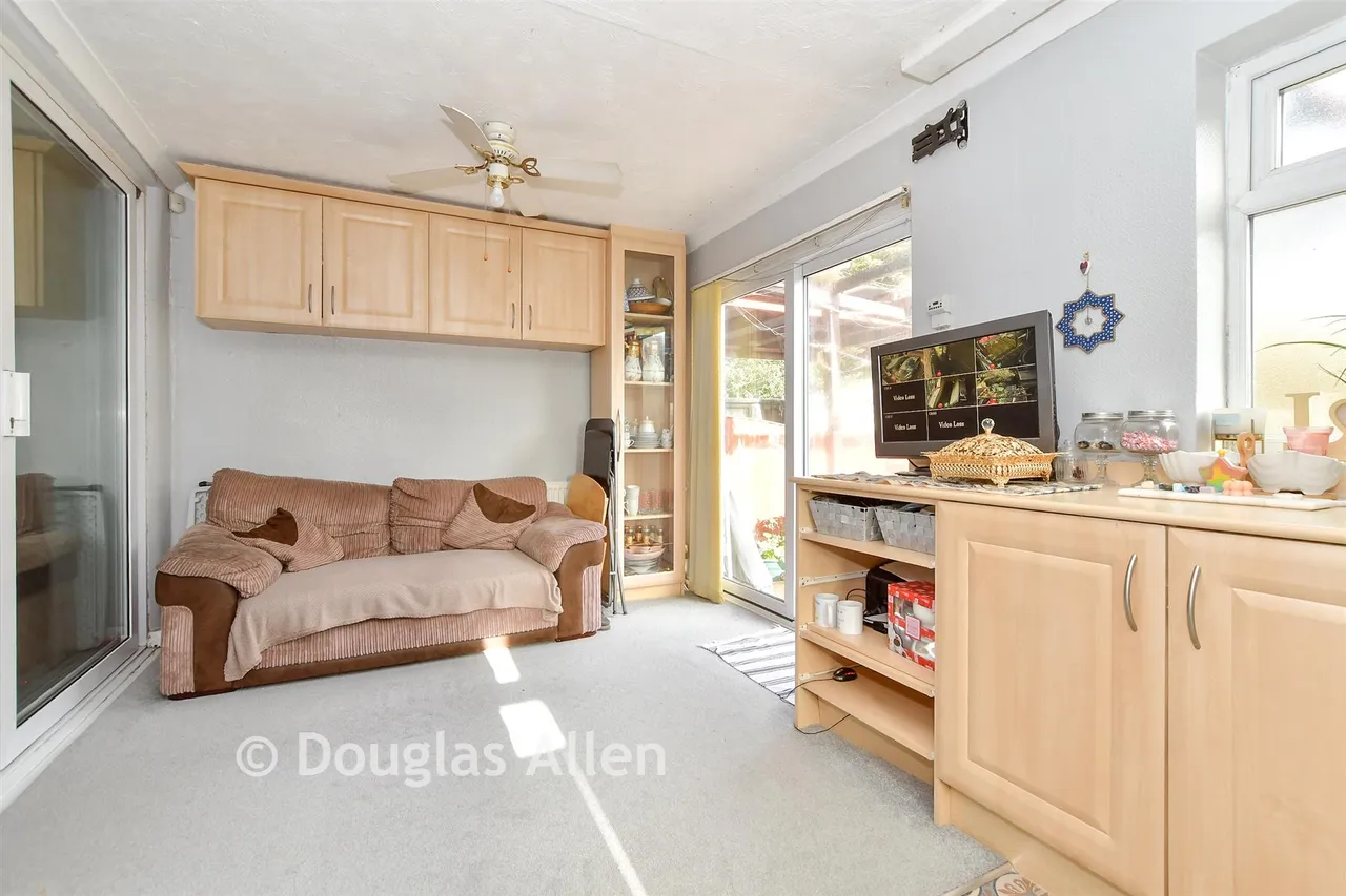 Chadwell Heath Lane, Chadwell Heath, RM6, photo 2