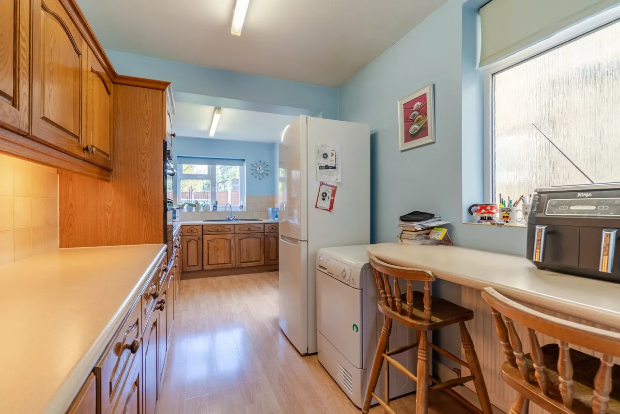 Cirencester Road, Charlton Kings, Cheltenham, GL53 8DE, photo 3
