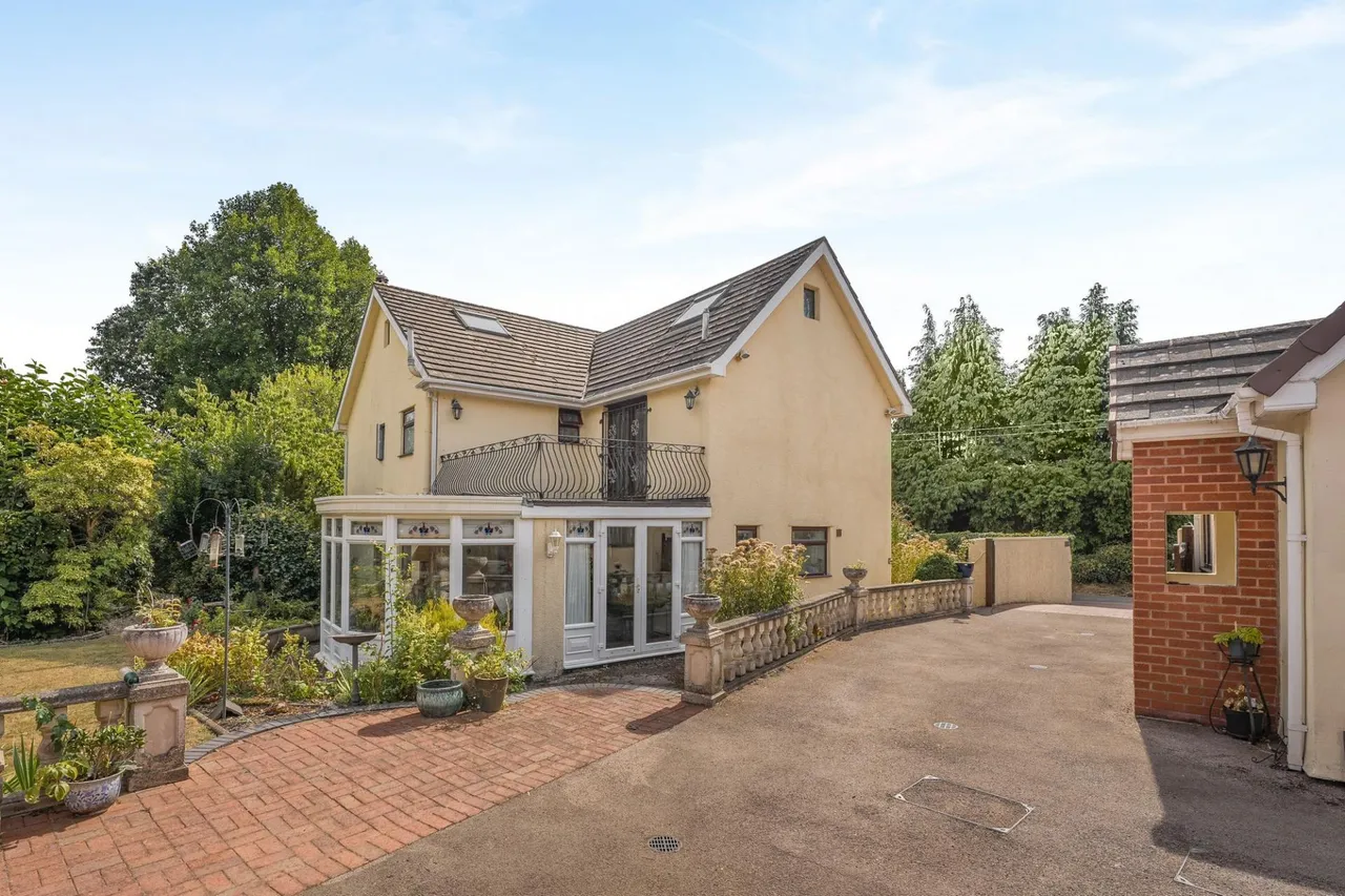 7 bed house for sale, Upper Common, Aylburton, GL15