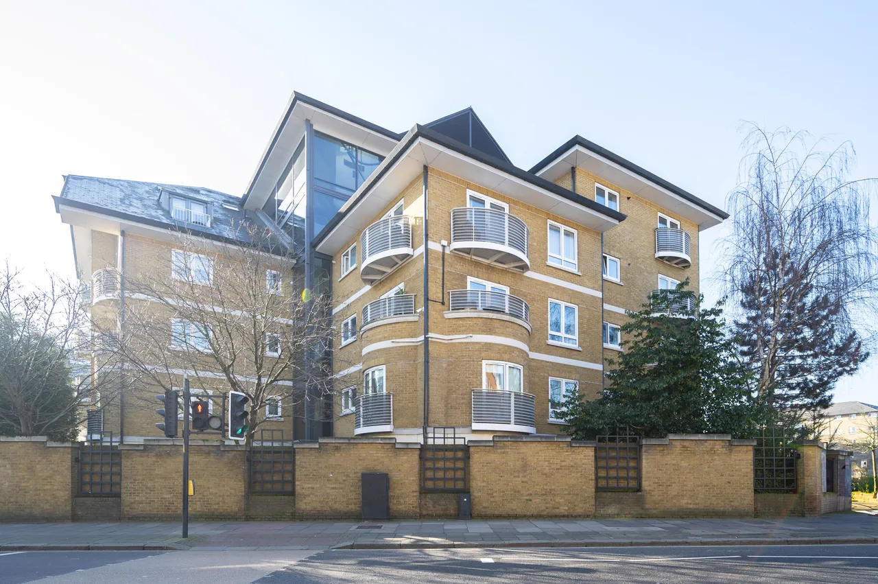 18 Swallow Court, Admiral Walk, London, photo 11