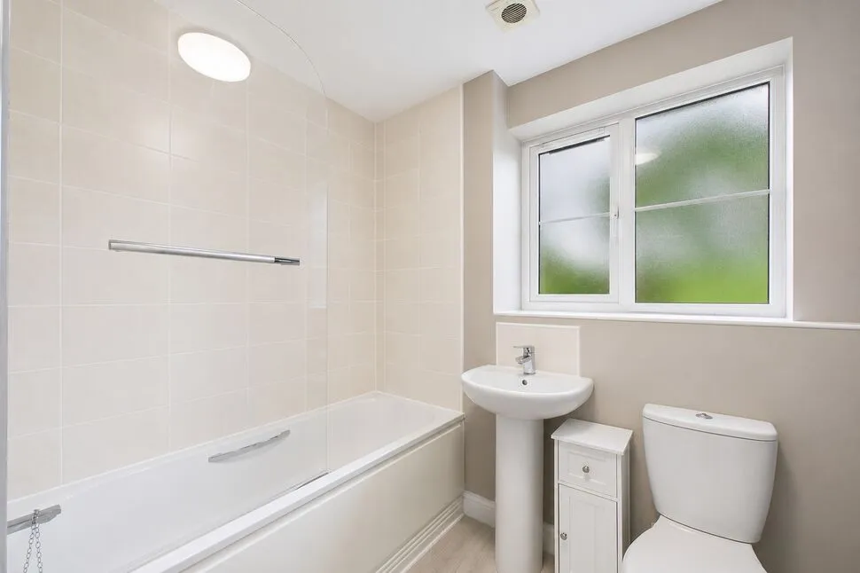 Field View Close, Holmes Chapel, Cheshire, CW4, photo 8