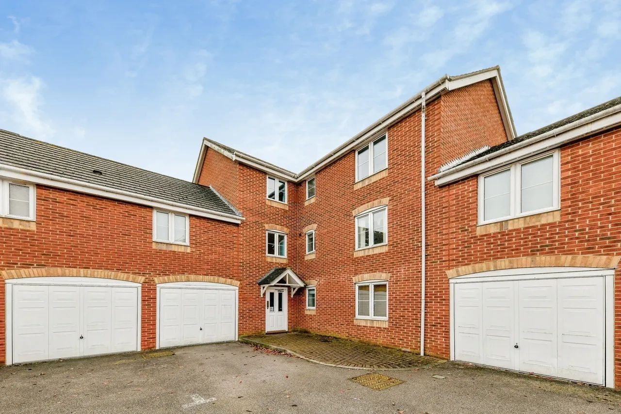2 bed flat for sale — Epsom Close, STEVENAGE, Hertfordshire, SG1