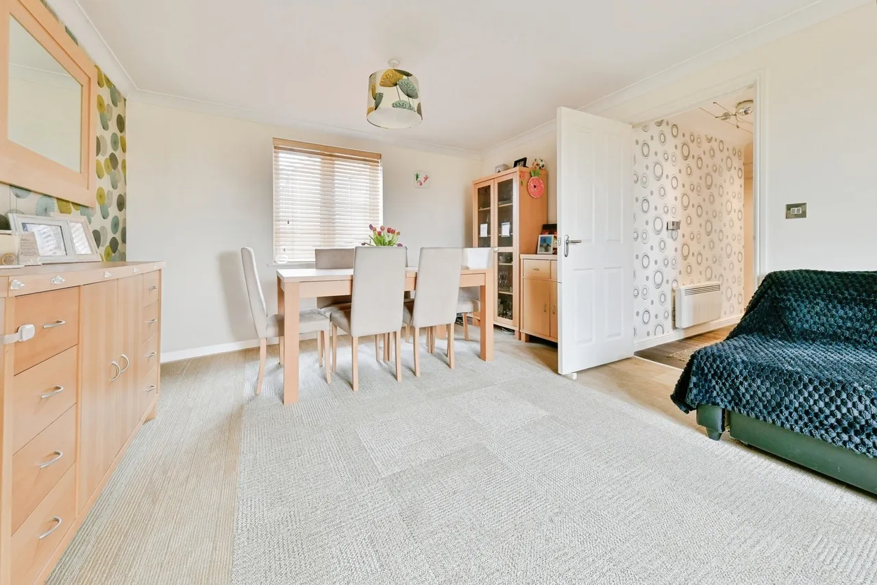 Epsom Close, STEVENAGE, Hertfordshire, SG1, photo 3