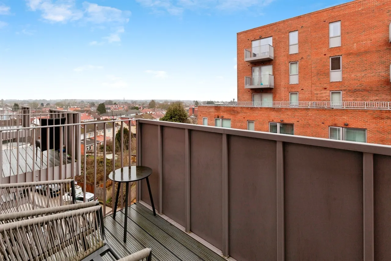 Petersfield Avenue, Slough, SL2, photo 11