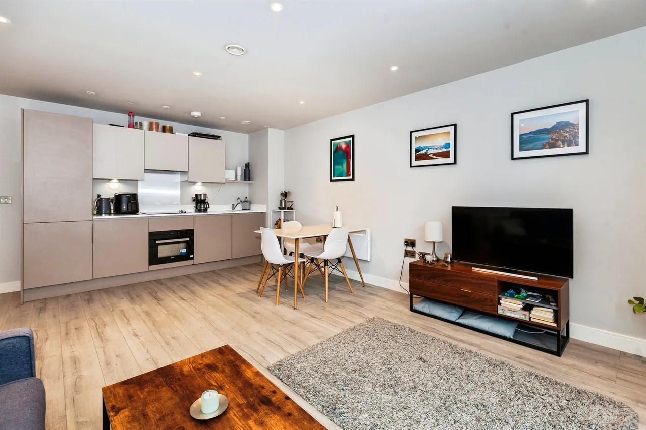 Petersfield Avenue, Slough, SL2, photo 9