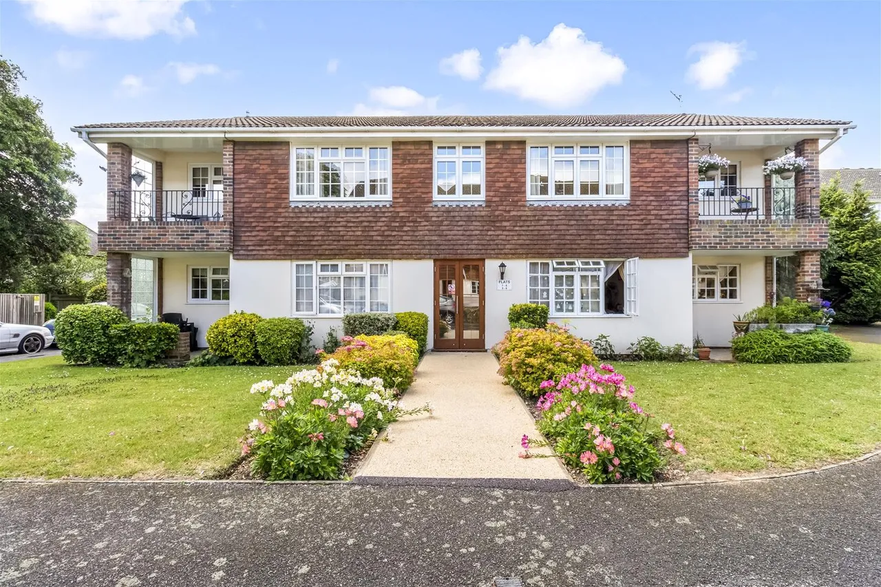 2 bed flat for sale — Lamorna Grove, Worthing