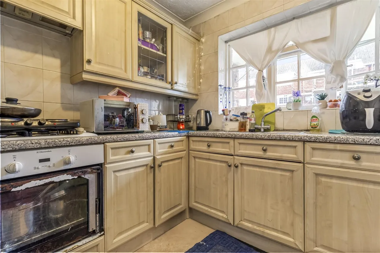 Lamorna Grove, Worthing, photo 7