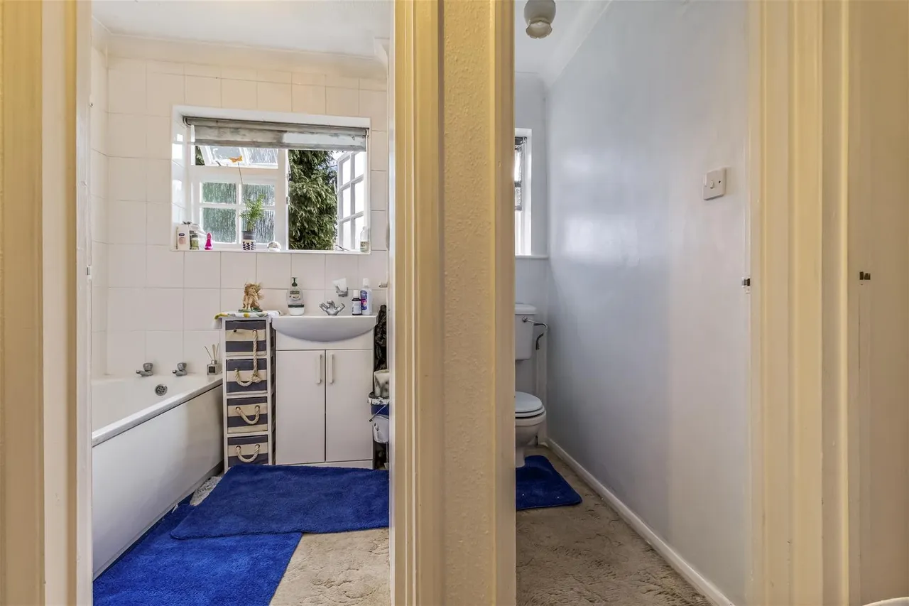 Lamorna Grove, Worthing, photo 14