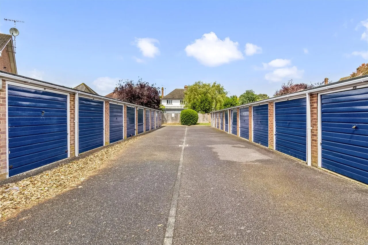 Lamorna Grove, Worthing, photo 13