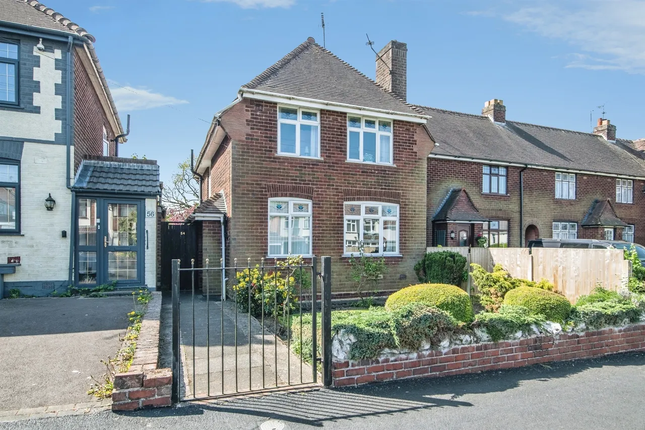 3 bed house for sale — Leahouse Road, Oldbury