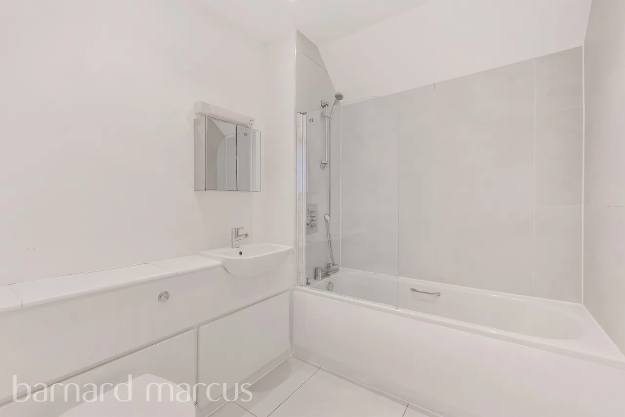Ruxley Lane, Epsom, KT19, photo 10