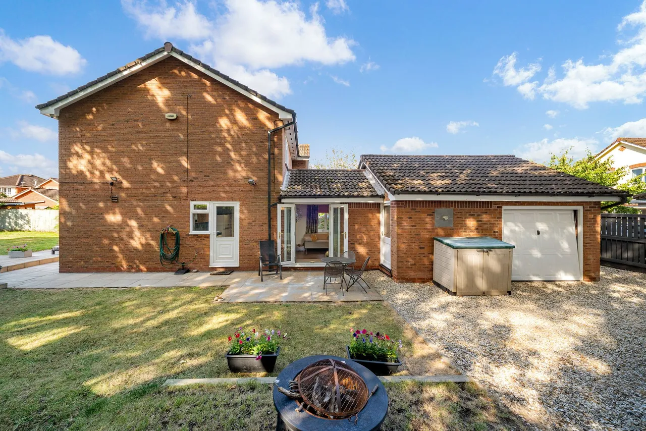 Dorchester Park, Runcorn, WA7 1QB, photo 25