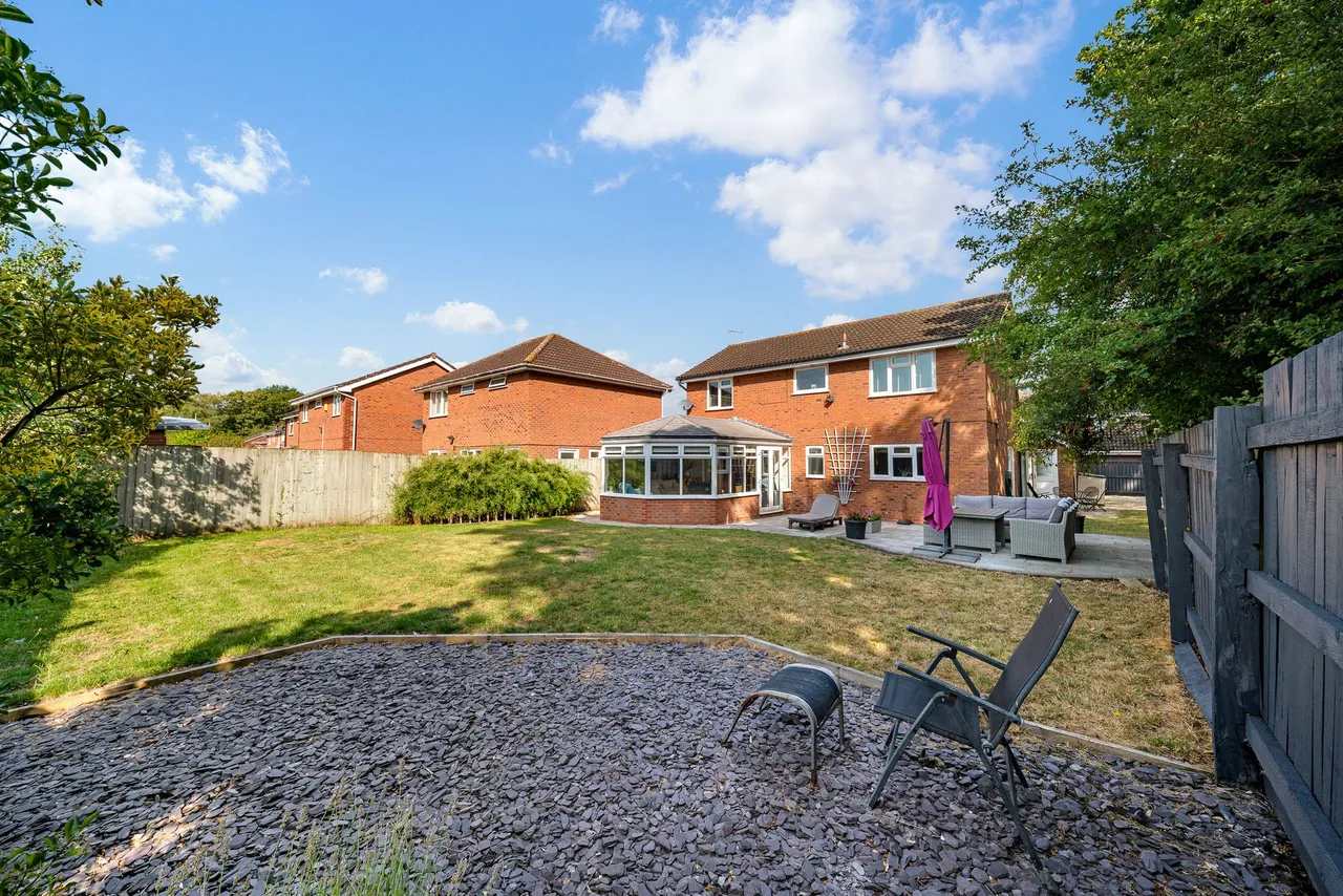 Dorchester Park, Runcorn, WA7 1QB, photo 2