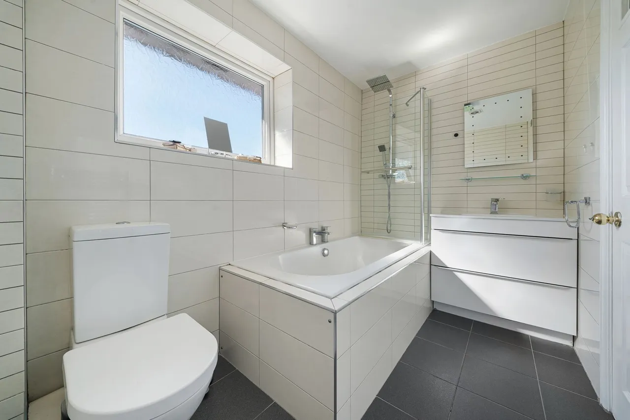 Dorchester Park, Runcorn, WA7 1QB, photo 23