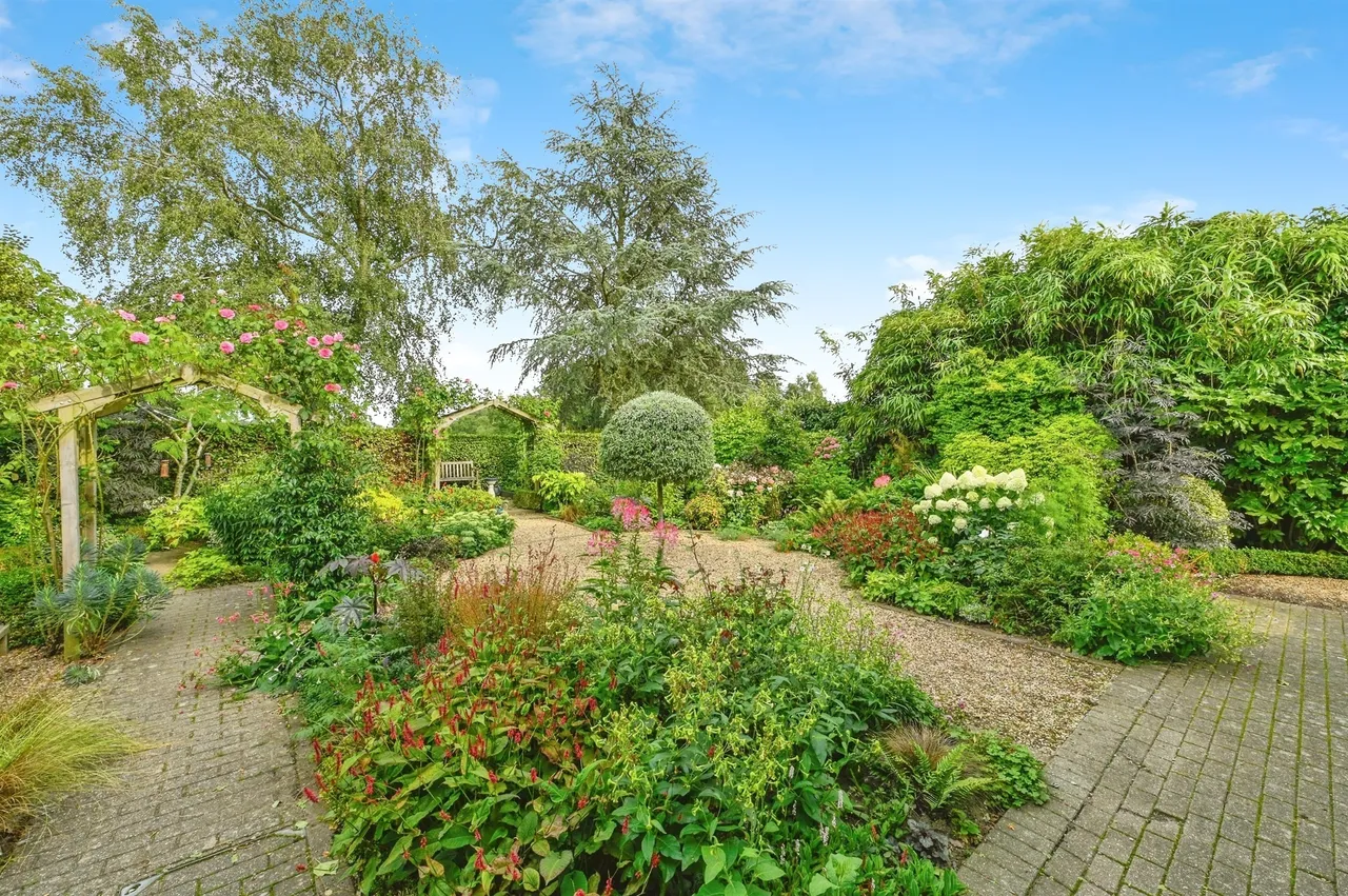 Cedar Grove, North Runcton, PE33, photo 16