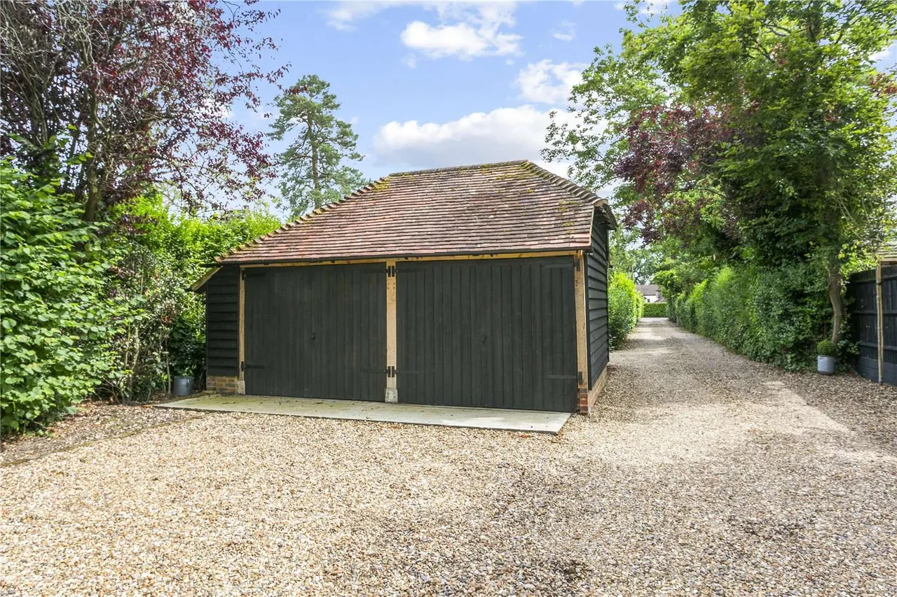 Templewood Lane, Farnham Common, SL2, photo 12