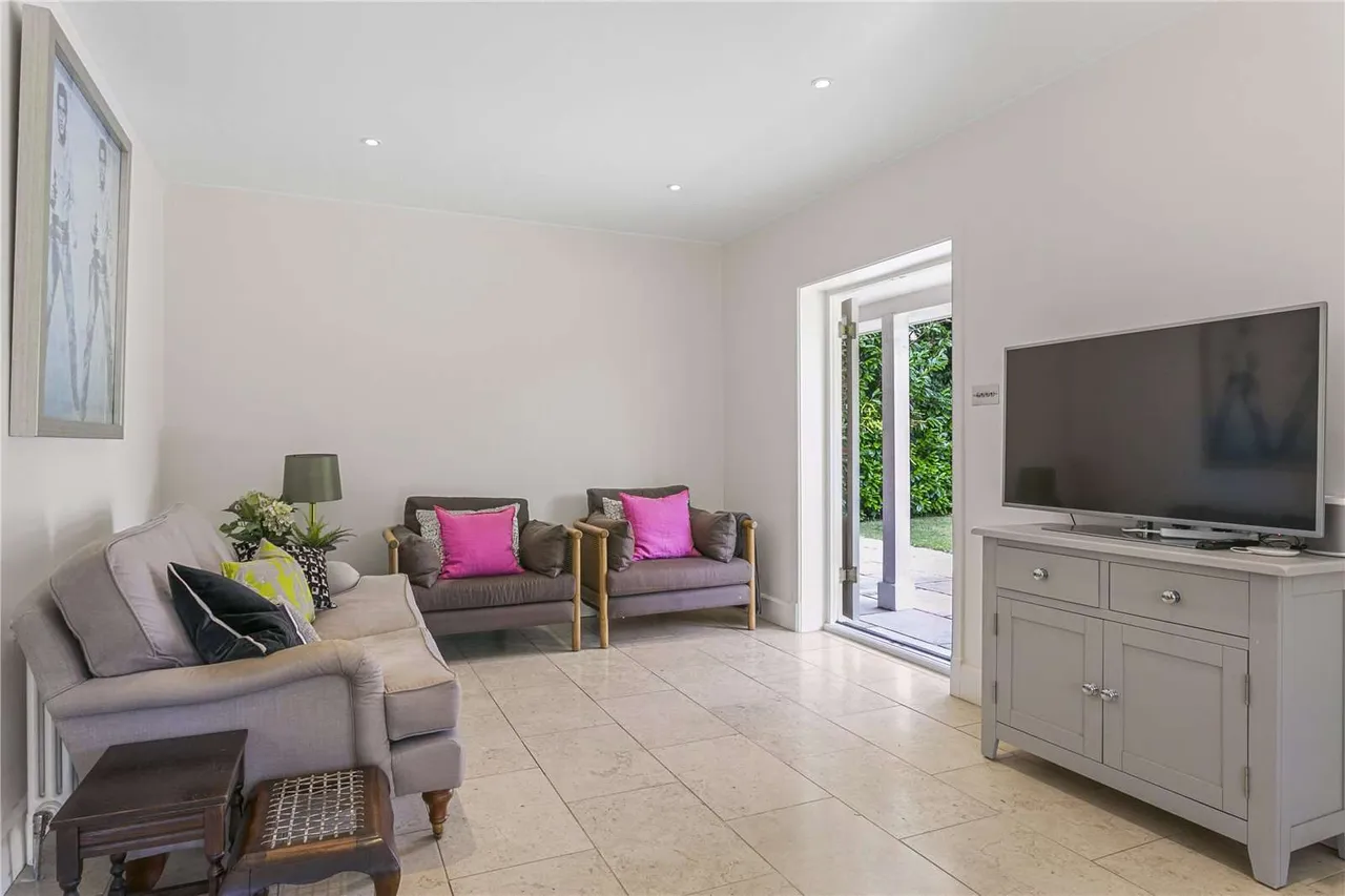 Templewood Lane, Farnham Common, SL2, photo 6