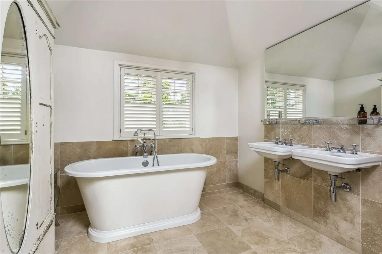 Templewood Lane, Farnham Common, SL2, photo 10