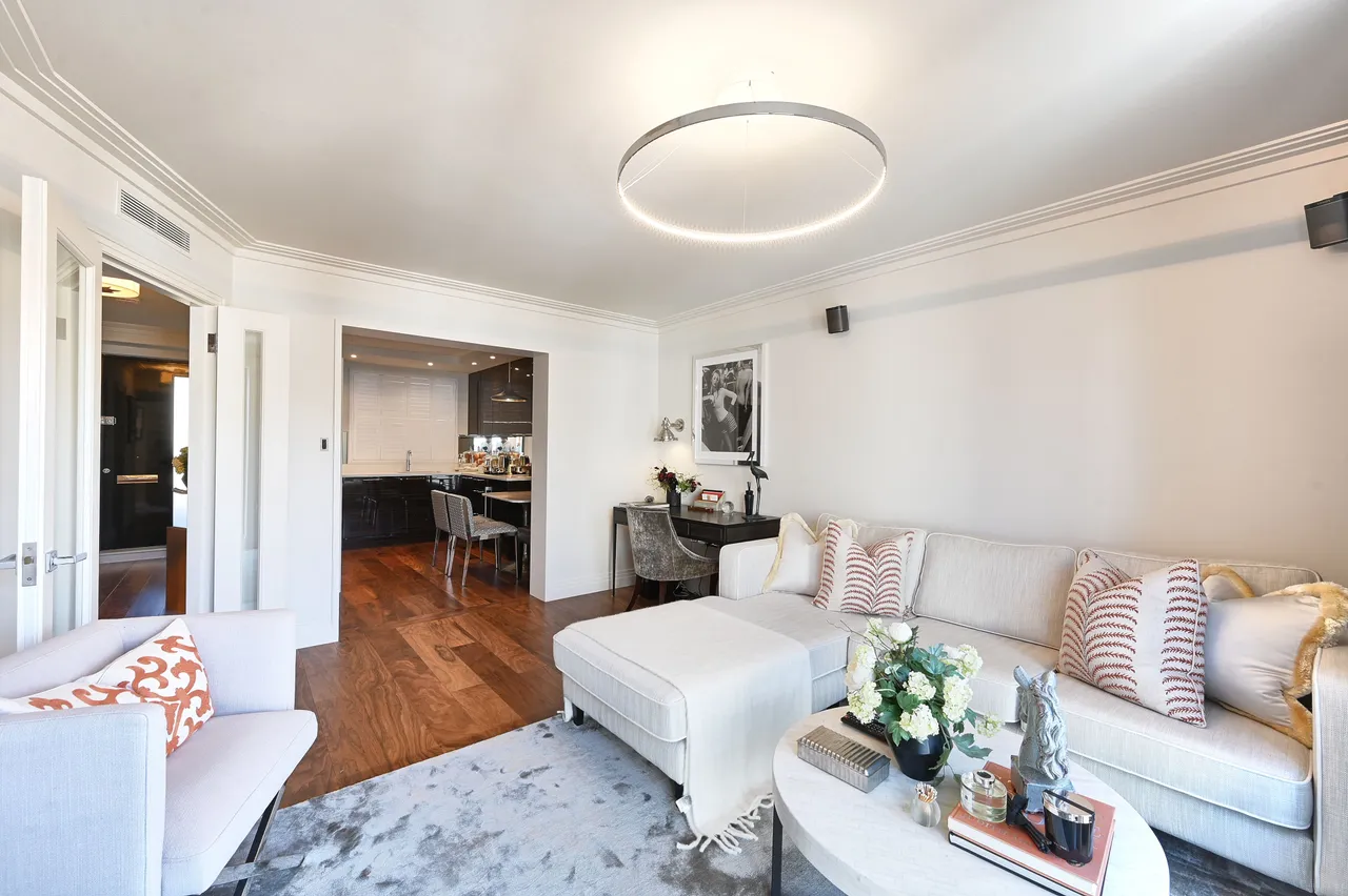Flat 8, 161 Fulham Road, London, photo 3