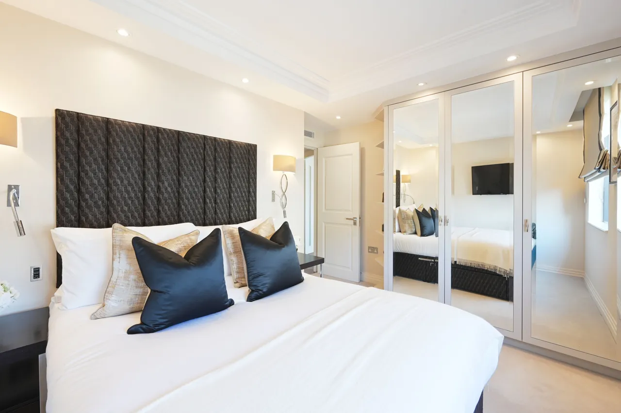 Flat 8, 161 Fulham Road, London, photo 6