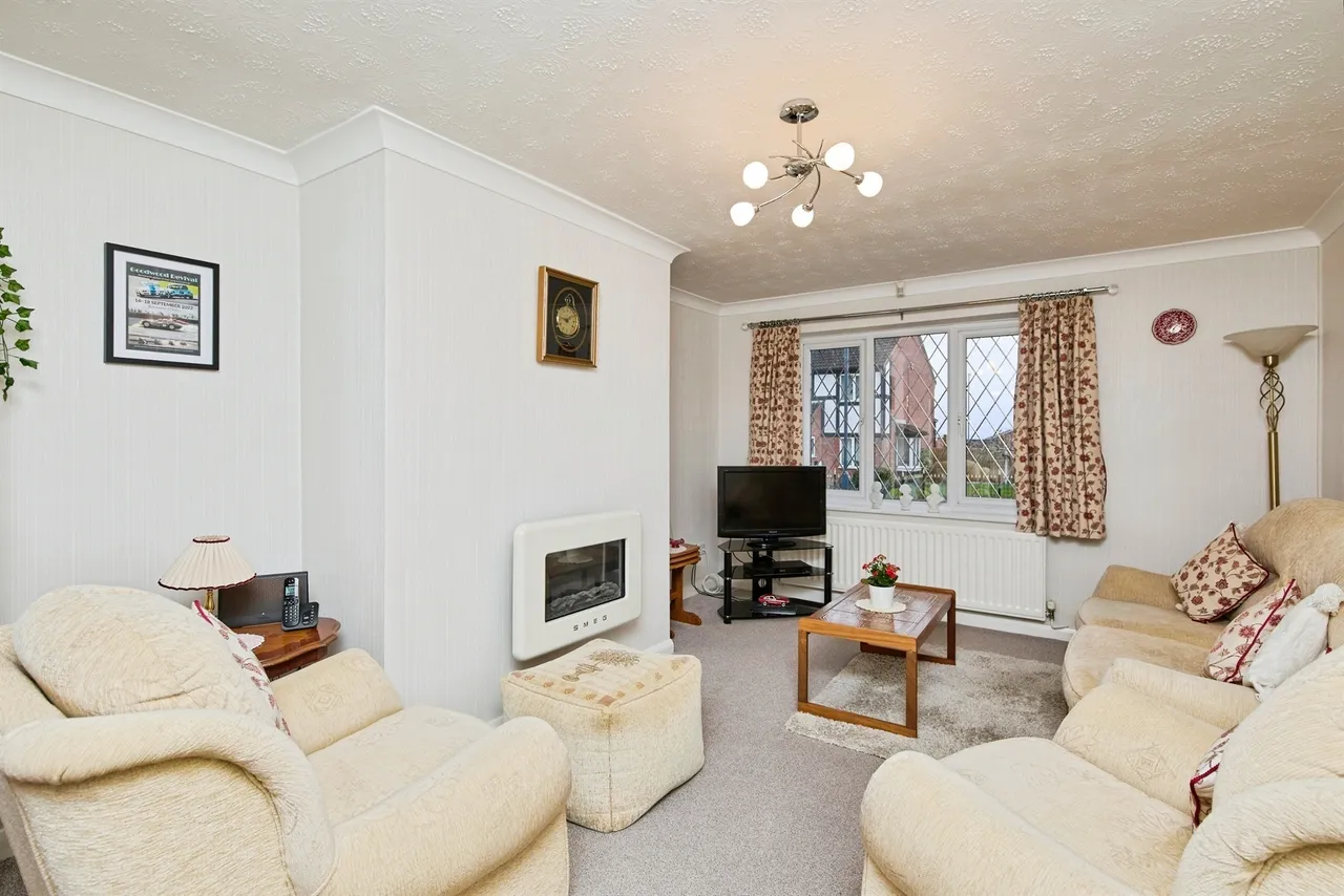 Clipstone Gardens, Oakwood, Derby, photo 4