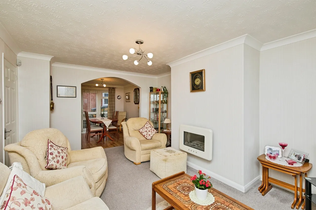 Clipstone Gardens, Oakwood, Derby, photo 5