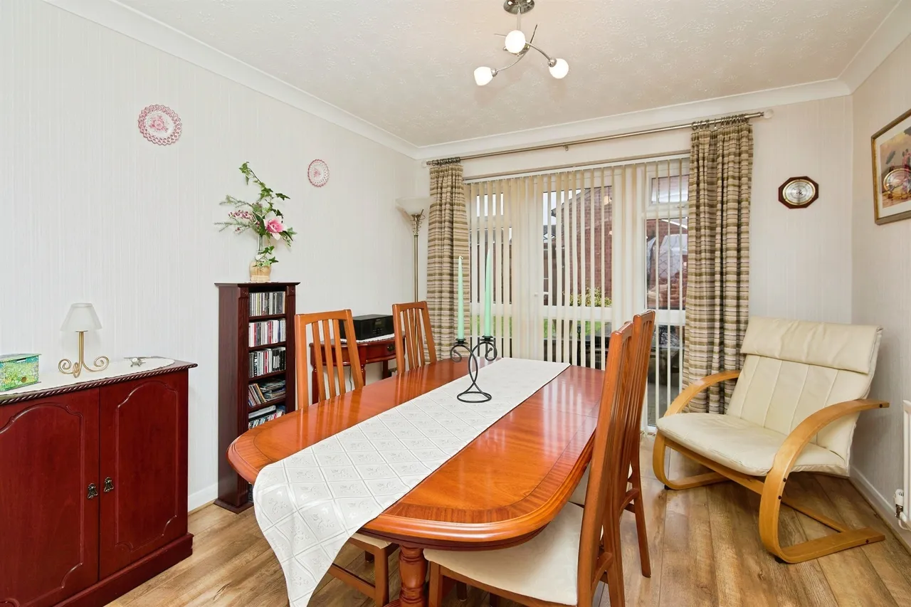 Clipstone Gardens, Oakwood, Derby, photo 6