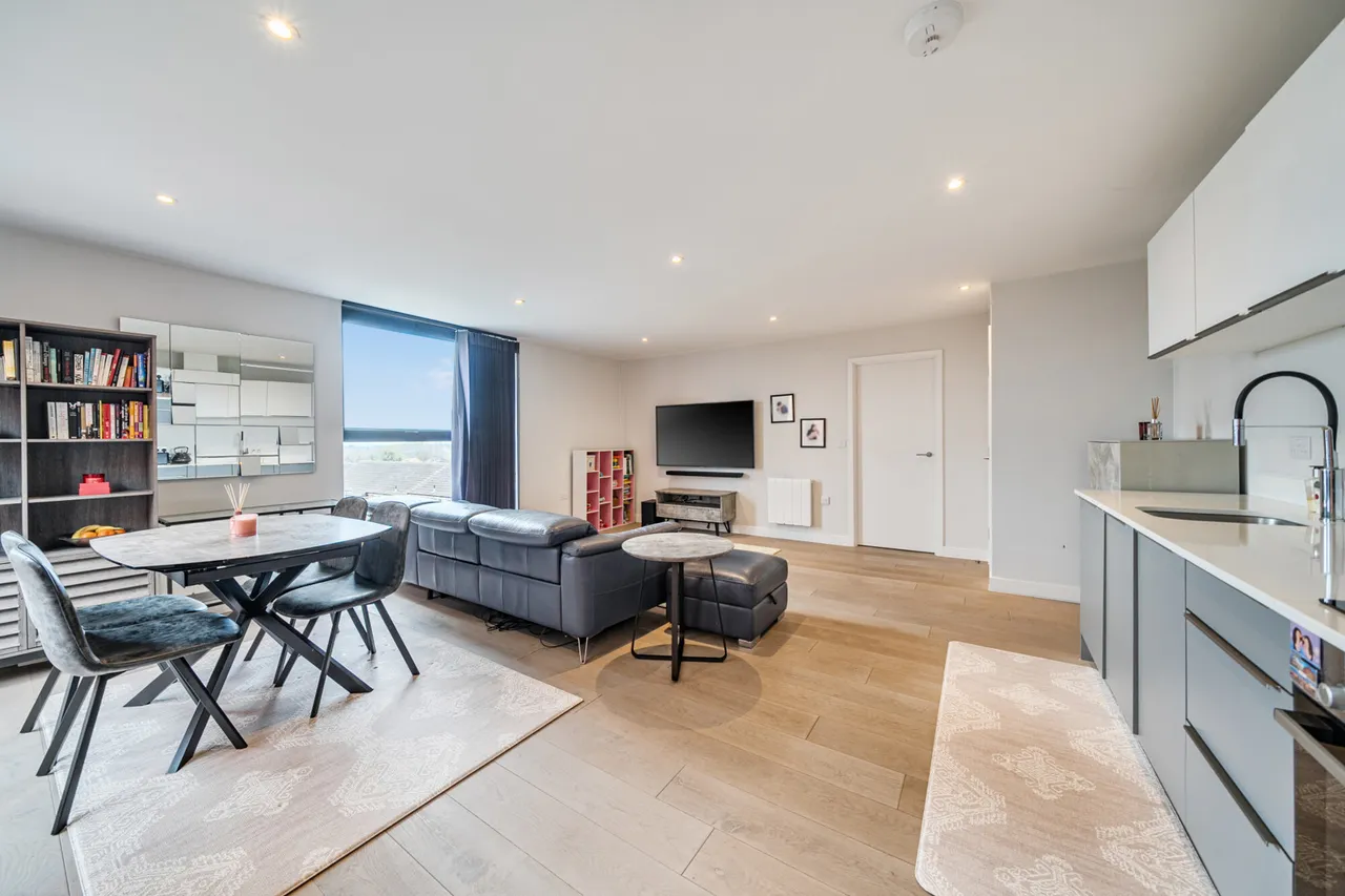 2 bed flat for sale, Field End Road, Ruislip, HA4