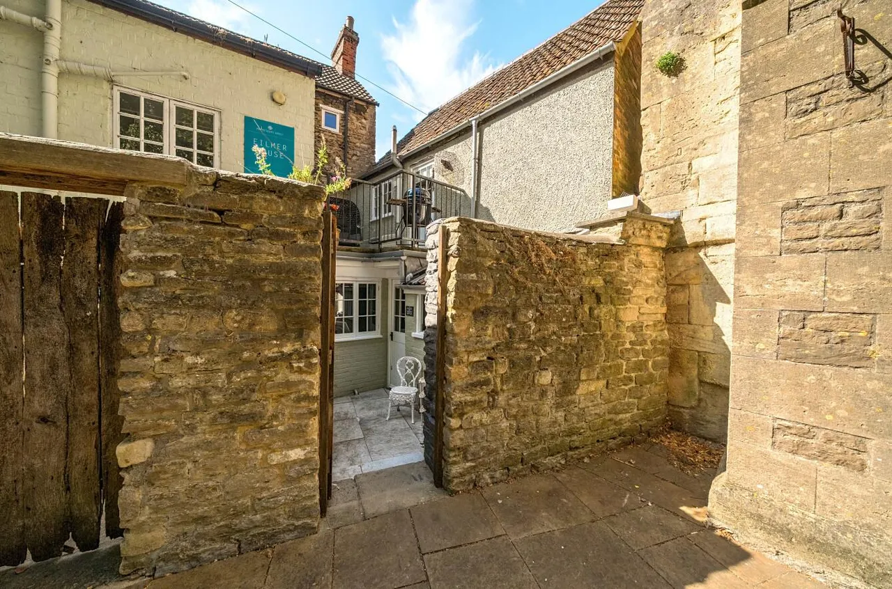 Gloucester Street, Malmesbury, SN16, photo 20