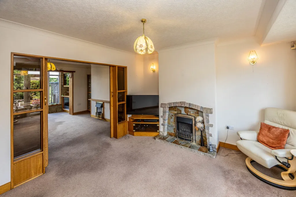 Oaklands Drive, Huddersfield, photo 4