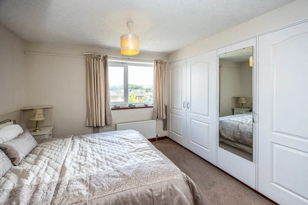 Oaklands Drive, Huddersfield, photo 17