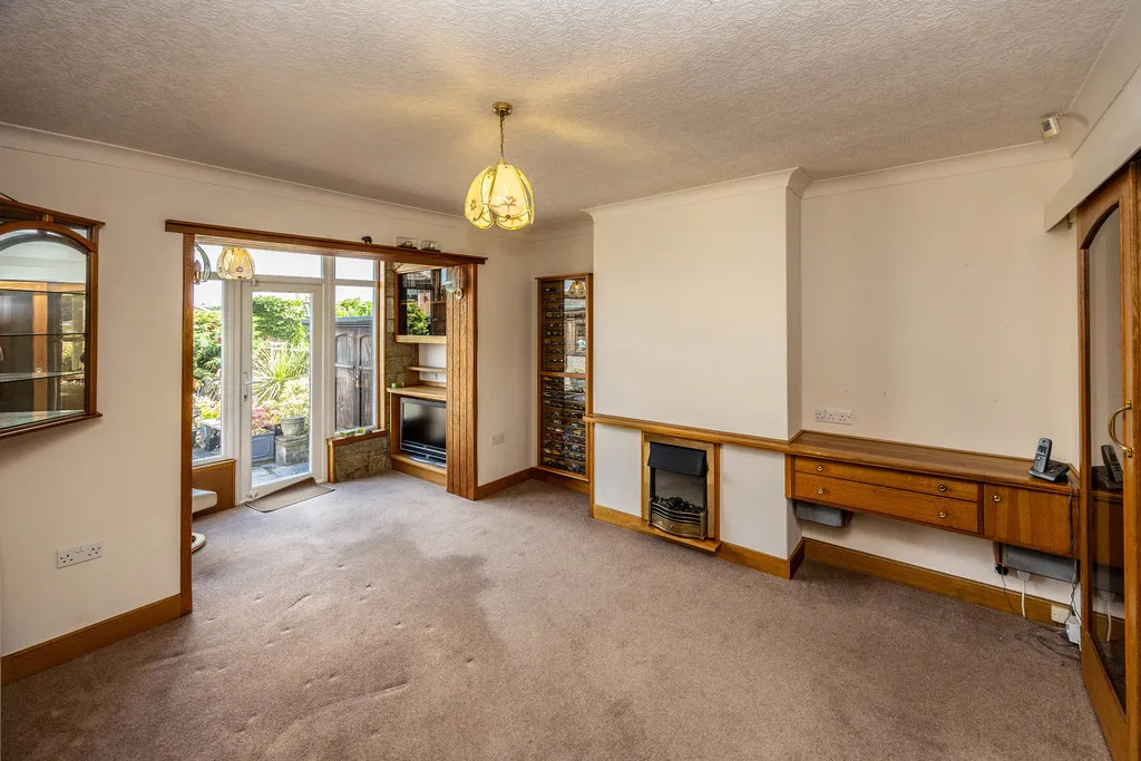 Oaklands Drive, Huddersfield, photo 5