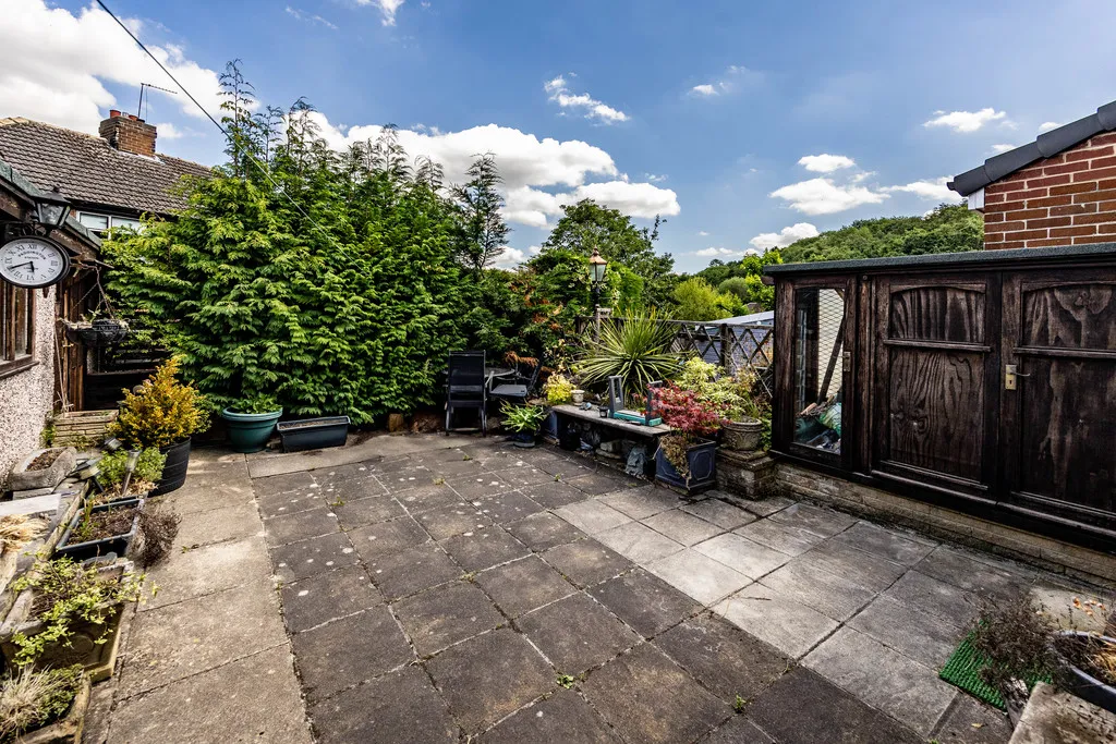 Oaklands Drive, Huddersfield, photo 2