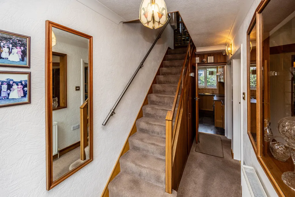 Oaklands Drive, Huddersfield, photo 19