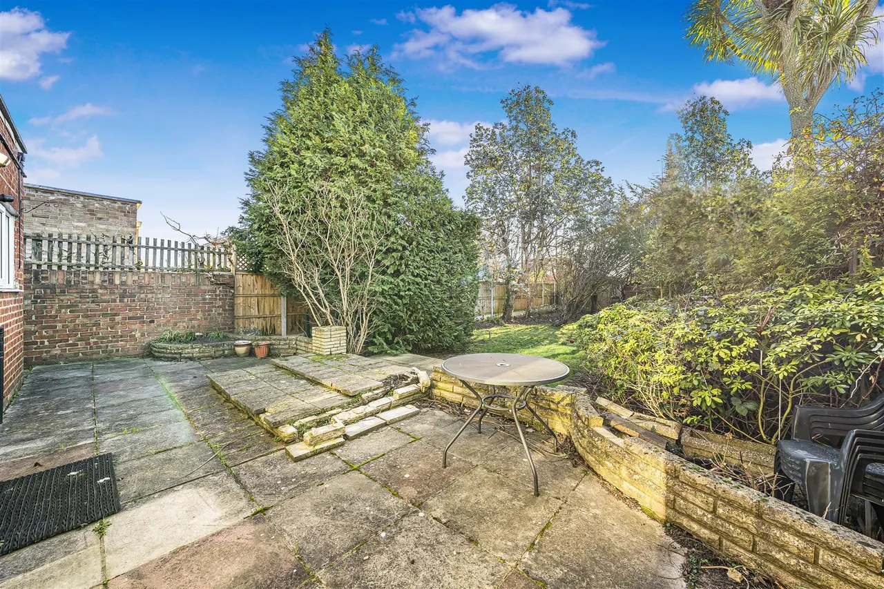 Westward Road, Chingford, E4 8QG, photo 11