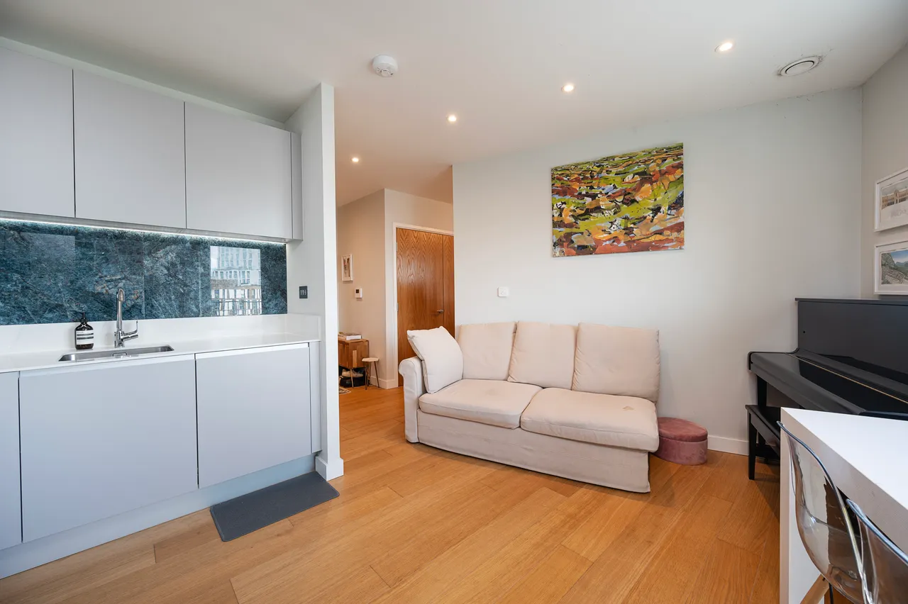 Flat 704 Navigation Point 2, Hale Wharf, London, photo 7