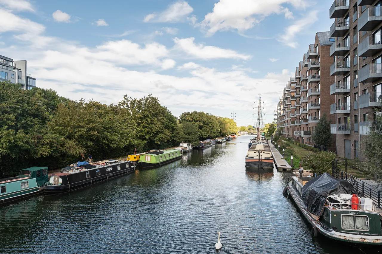 Flat 704 Navigation Point 2, Hale Wharf, London, photo 12