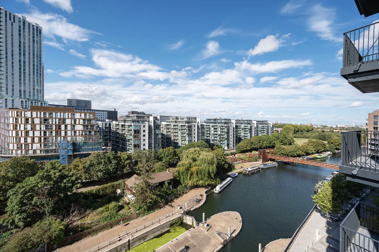 Flat 704 Navigation Point 2, Hale Wharf, London, photo 8