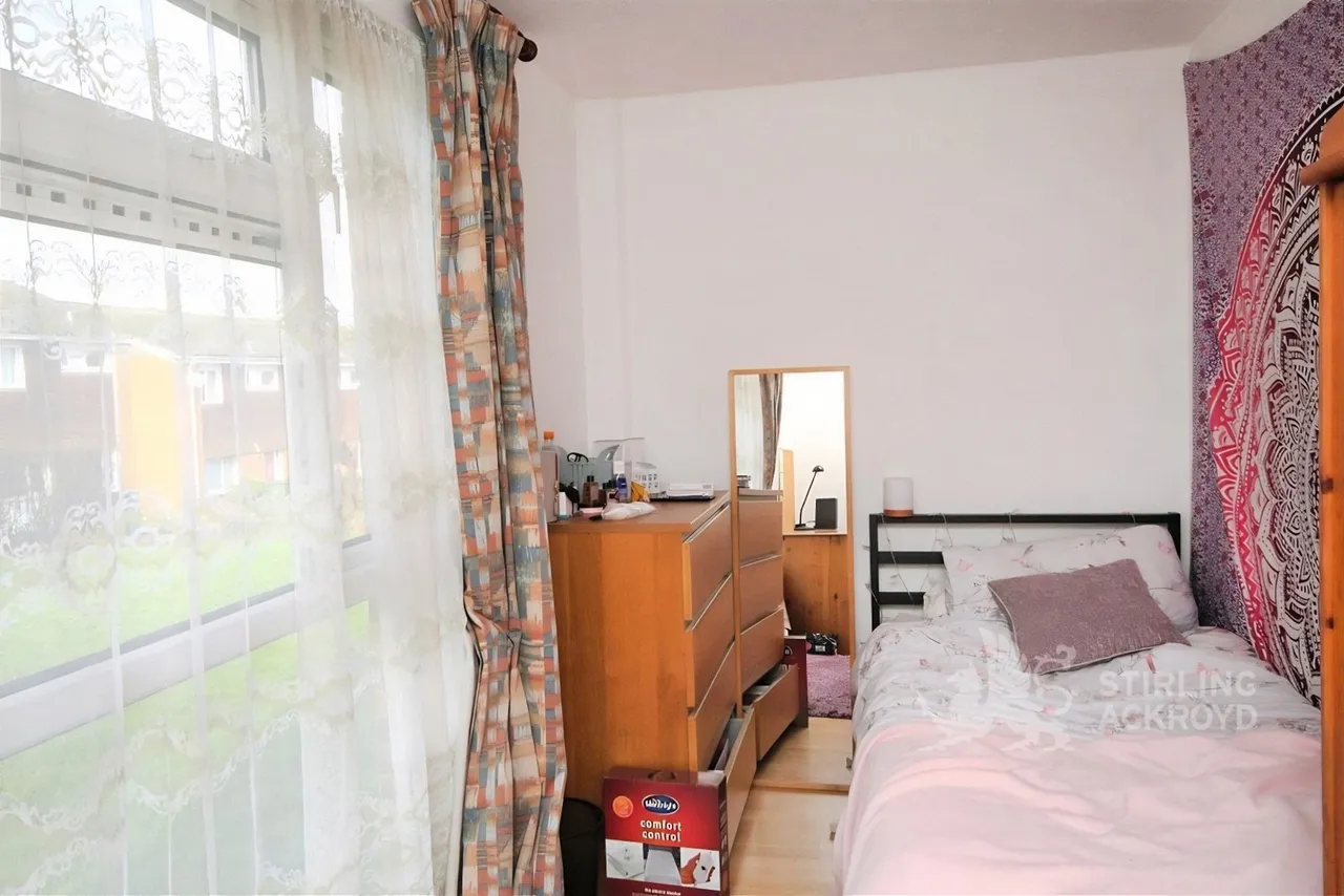 Park Barn Drive, Guildford, GU2, photo 6