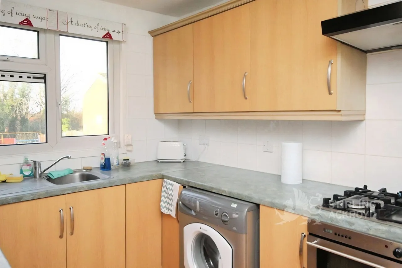 Park Barn Drive, Guildford, GU2, photo 8