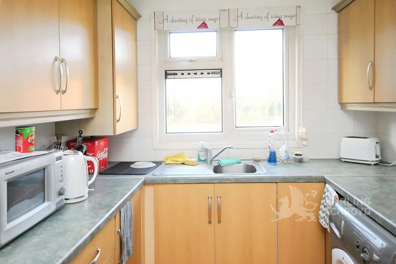 3 bed flat to rent, Park Barn Drive, Guildford, GU2