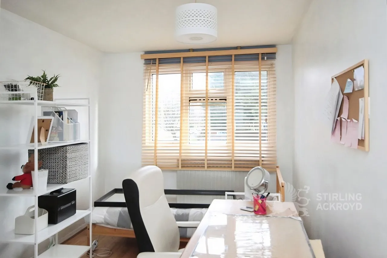 Park Barn Drive, Guildford, GU2, photo 2
