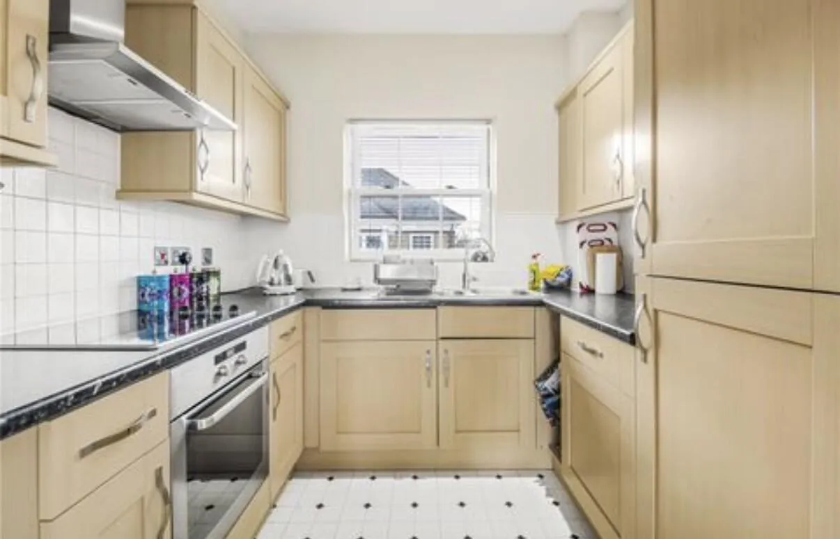 2 bed flat for sale — Blackwell Close, London, N21 1UL