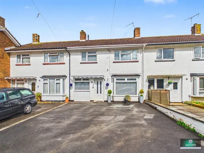 3 bed house for sale — Treyford Close, Ifield