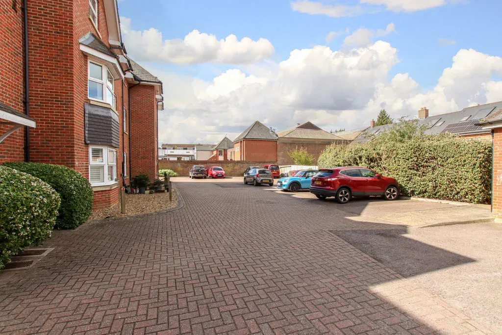 Gowers Yard, Tring, Hertfordshire, HP23 4FH, photo 7