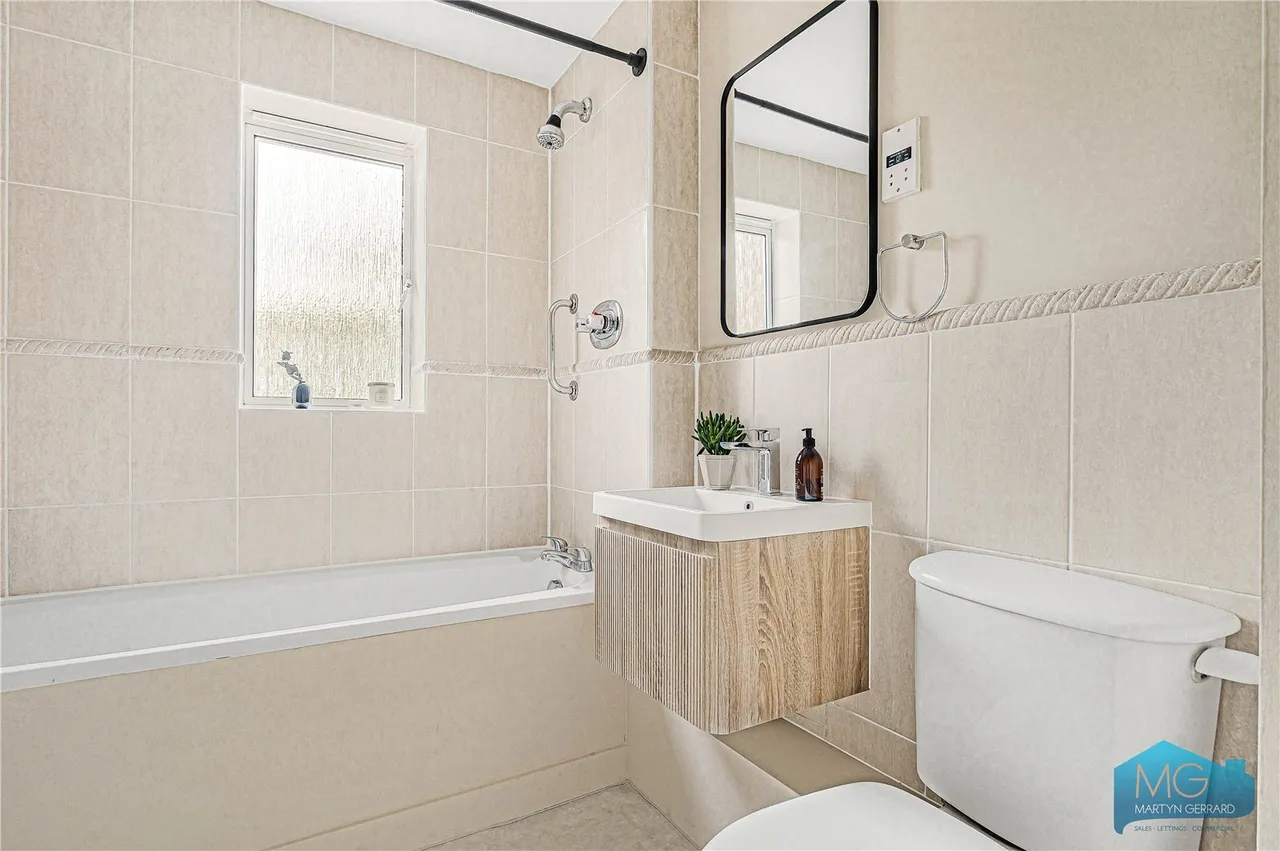 Sparkford Gardens, London, N11, photo 6