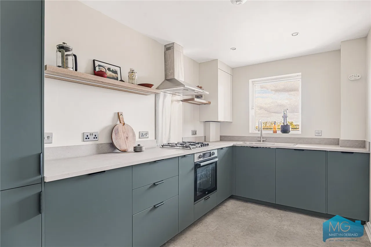 Sparkford Gardens, London, N11, photo 18