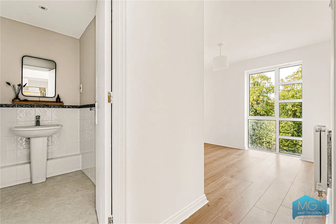 Sparkford Gardens, London, N11, photo 15